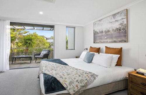 Magenta Shores Casa | Bright and Beautiful Apt - Magenta Shores easy access to beach, pools and restaurants