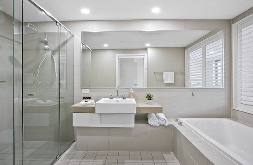 Magenta Shores Casa | Bright and Beautiful Apt - Magenta Shores easy access to beach, pools and restaurants