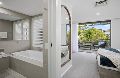 Magenta Shores Casa | Bright and Beautiful Apt - Magenta Shores easy access to beach, pools and restaurants