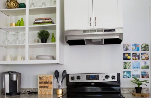 Riverland Terrace Casa | Bright and beautiful 2-bedroom carriage house in Charleston SC with AC, WiFi