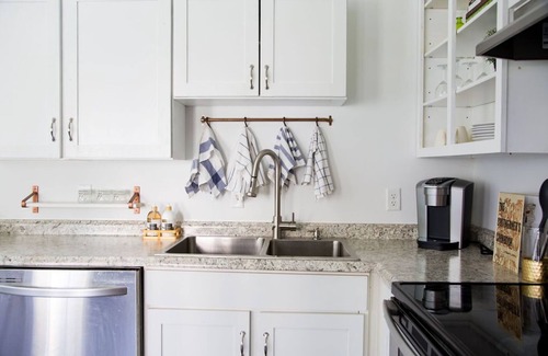 Riverland Terrace Casa | Bright and beautiful 2-bedroom carriage house in Charleston SC with AC, WiFi
