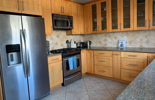 Central San Mateo Casa | Bright and Beautiful Craftsman in downtown San Mateo