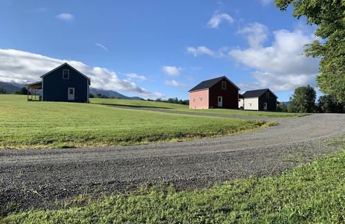 Stowe Area Cabina | bright and clean cabin with spectacular views and close to skiing, hiking etc