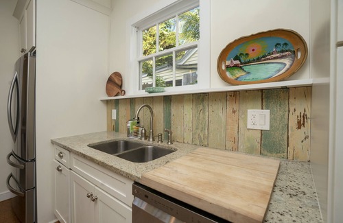 Meadows Casa | Bright and Comfortable 3 bedroom/2.5 bath Classic Conch in the Meadows
