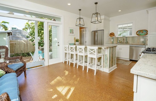 Meadows Casa | Bright and Comfortable 3 bedroom/2.5 bath Classic Conch in the Meadows