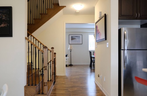 Markham Casa | BRIGHT and Comfy 4 Bed Home in Markham - close to lake and hiking trails