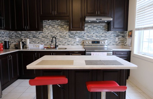 Markham Casa | BRIGHT and Comfy 4 Bed Home in Markham - close to lake and hiking trails