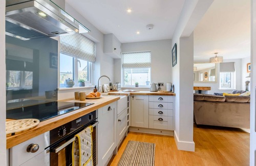 Avening Cabaña | Bright and cosy two bedroom holiday cottage with wood burning stove - Hillcrest Cottage