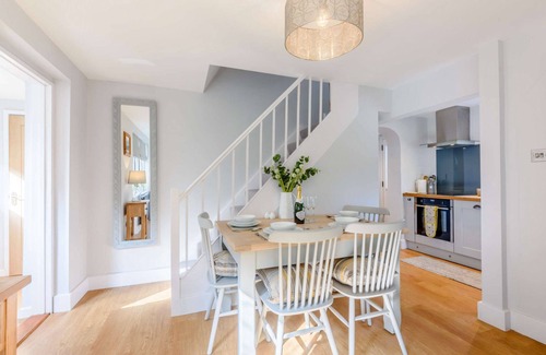 Avening Cabaña | Bright and cosy two bedroom holiday cottage with wood burning stove - Hillcrest Cottage