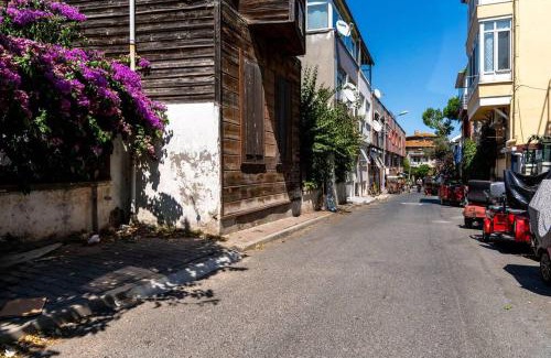 Adalar Apartamento | Bright and Cozy 2BR Apt In The Center Of Buyukada