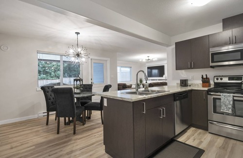 Campbell River Casa | Bright and Cozy suite, great for work stays or vacations heart of Campbell River
