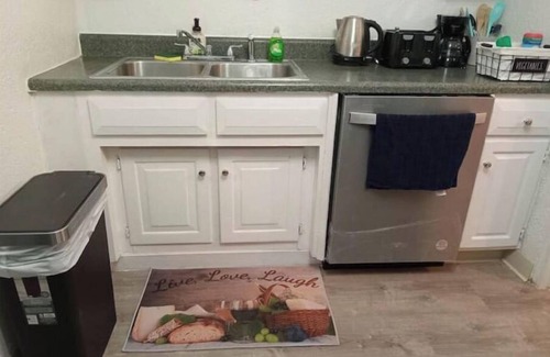Greenville Cabaña | Bright and Cozy Lighthouse Cottage in Greenville