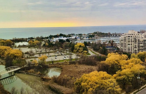 Humber Bay Apartamento | Bright and cozy place close to all amenities, centrally located, lake facing.