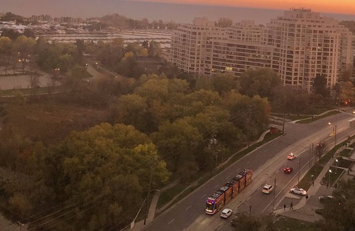 Humber Bay Apartamento | Bright and cozy place close to all amenities, centrally located, lake facing.