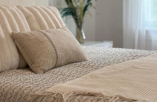 Saugerties South Casa | Bright and Cozy Room Saugerties
