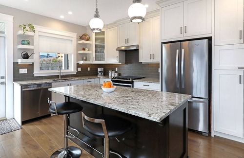 Courtenay Casa | Bright and gorgeous house close to Mt Washington and Crown Isle