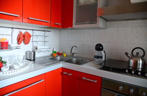 Sammichele di Bari Apartamento | Luminoso y espacioso apartamento de tres habitaciones, dos baños, con vista al verde, terrazas, 8 camas.