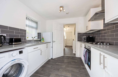 Huyton Apartamento | Modern & Spacious 2 Bed Home w Garden in Liverpool