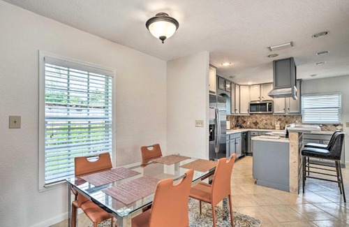 Delray Beach Casa | Pet-Friendly Delray Bungalow about 3 Mi to Beach!