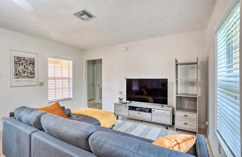 Delray Beach Casa | Pet-Friendly Delray Bungalow about 3 Mi to Beach!