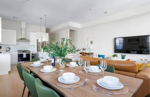 West Side Casa | Bright and Modern Lux Rooftop Retreat w/ NYC Views!