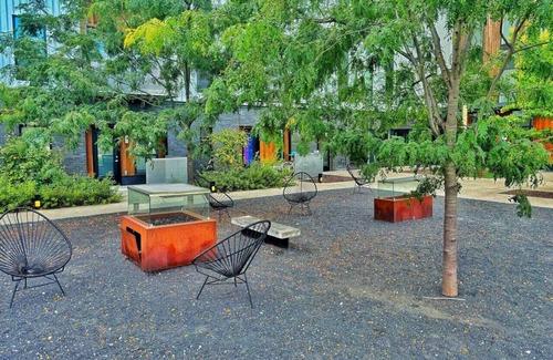 Downtown Des Moines Apartamento | Bright and Modern Oasis – Your Home Away From Home!