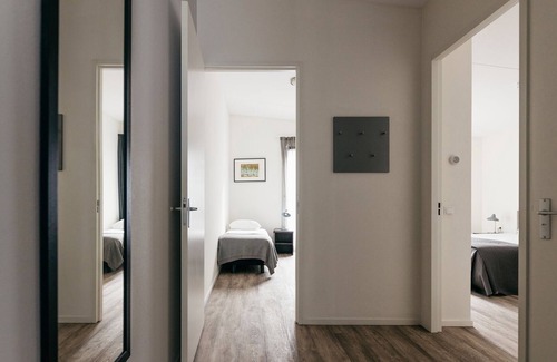 Haarlemmerbuurt Apartamento | Luminoso y moderno apartamento de dos habitaciones con vista al canal.