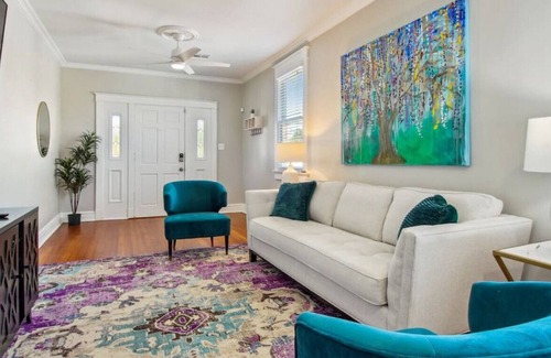 West Riverside Casa | Bright and Open 5-Bedroom w/Patio | Sleeps 10!