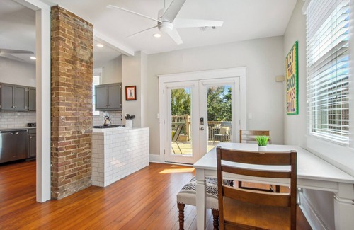 West Riverside Casa | Bright and Open 5 Bedroom with Patio. Sleeps 10!