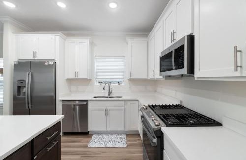 South Pensacola Casa | Bright and open walk to downtown