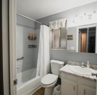 Midvale Apartamento | Bright and Peaceful Apt in Midvale