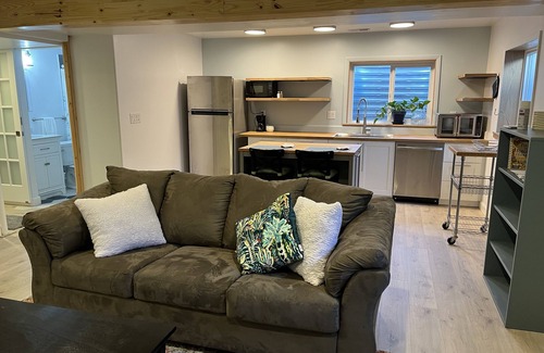 Colorado Springs Casa | Bright and Spacious Modern One Bedroom Basement Unit