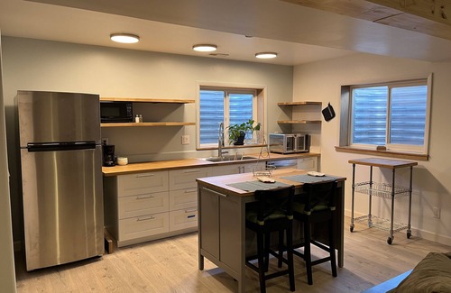 Colorado Springs Casa | Bright and Spacious Modern One Bedroom Basement Unit
