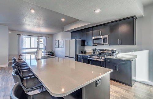 American Fork Casa | Bright and Spacious 4 Bed/3.5 Bath Modern Townhome with Garage
