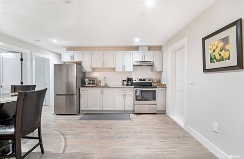 Coquitlam Casa | Bright and Spacious 2 Bedroom Suite in a New House