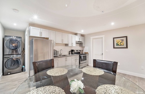 Coquitlam Casa | Bright and Spacious 2 Bedroom Suite in a New House