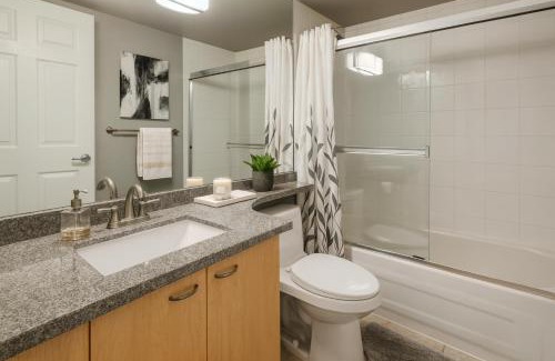 West End Apartamento | Bright and Spacious 2BR in Vancouvers Prestigious Coal Harbour