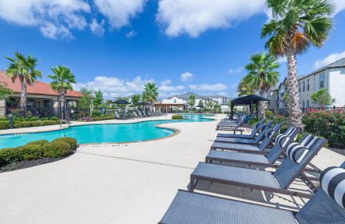 Pflugerville Apartamento | Bright and Spacious Apartments with Gym and Pool Access at Century Stone Hill North in Pflugerville, Austin