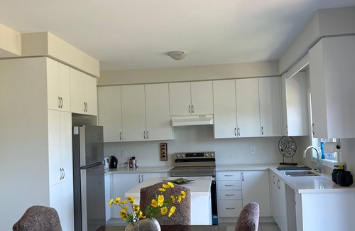 Stayner Casa | Bright and Spacious Beach and Mountain Retreat. Couples, small and big families
