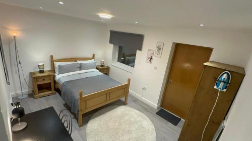Bow Apartamento | Bright and Spacious Entire One Bedroom Apartment with Living Room and Private Garden