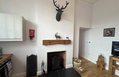 Langwathby Cabaña | Bright and spacious 1 bedroom apartment dog friendly & unique with free parking and 22kw EV charger near Lakes One for Instagram!