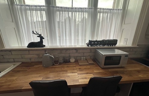 Langwathby Cabaña | Bright and spacious 1 bedroom apartment dog friendly & unique with free parking and 22kw EV charger near Lakes One for Instagram!