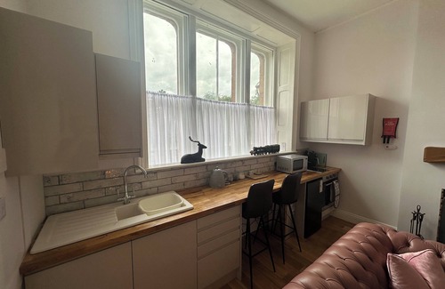 Langwathby Cabaña | Bright and spacious 1 bedroom apartment dog friendly & unique with free parking and 22kw EV charger near Lakes One for Instagram!