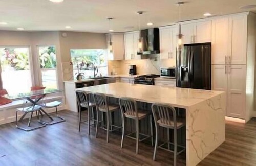 San Carlos Casa | Bright and spacious home with views, pool & spa.