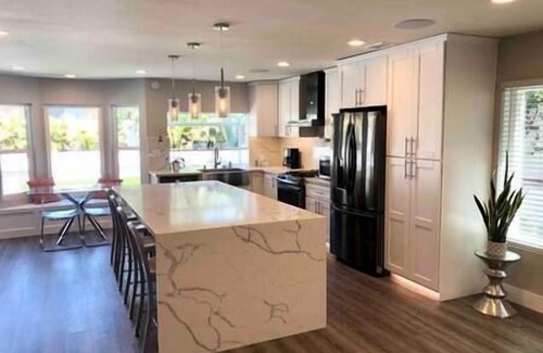 San Carlos Casa | Bright and spacious home with views, pool & spa.