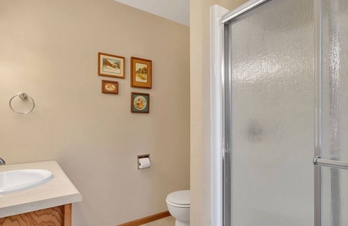 Bottineau Casa | Bright and Spacious Lakefront House