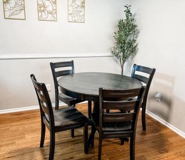 Barker Casa | Bright and Spacious Townhome Near Parks and Dining