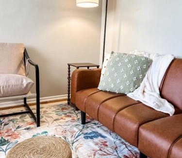 Barker Casa | Bright and Spacious Townhome Near Parks and Dining