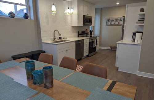 Mount Auburn Casa | Bright and Spacious 5 BR Home Close to downtown. Pet-Friendly!