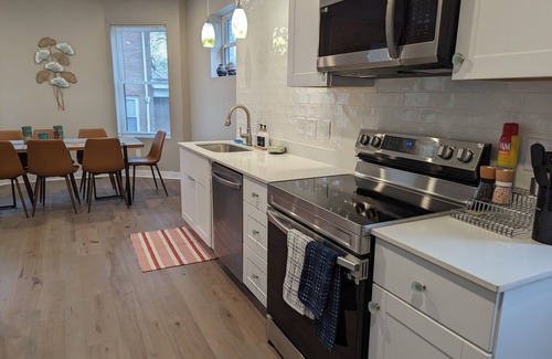 Mount Auburn Casa | Bright and Spacious 5 BR Home Close to downtown. Pet-Friendly!